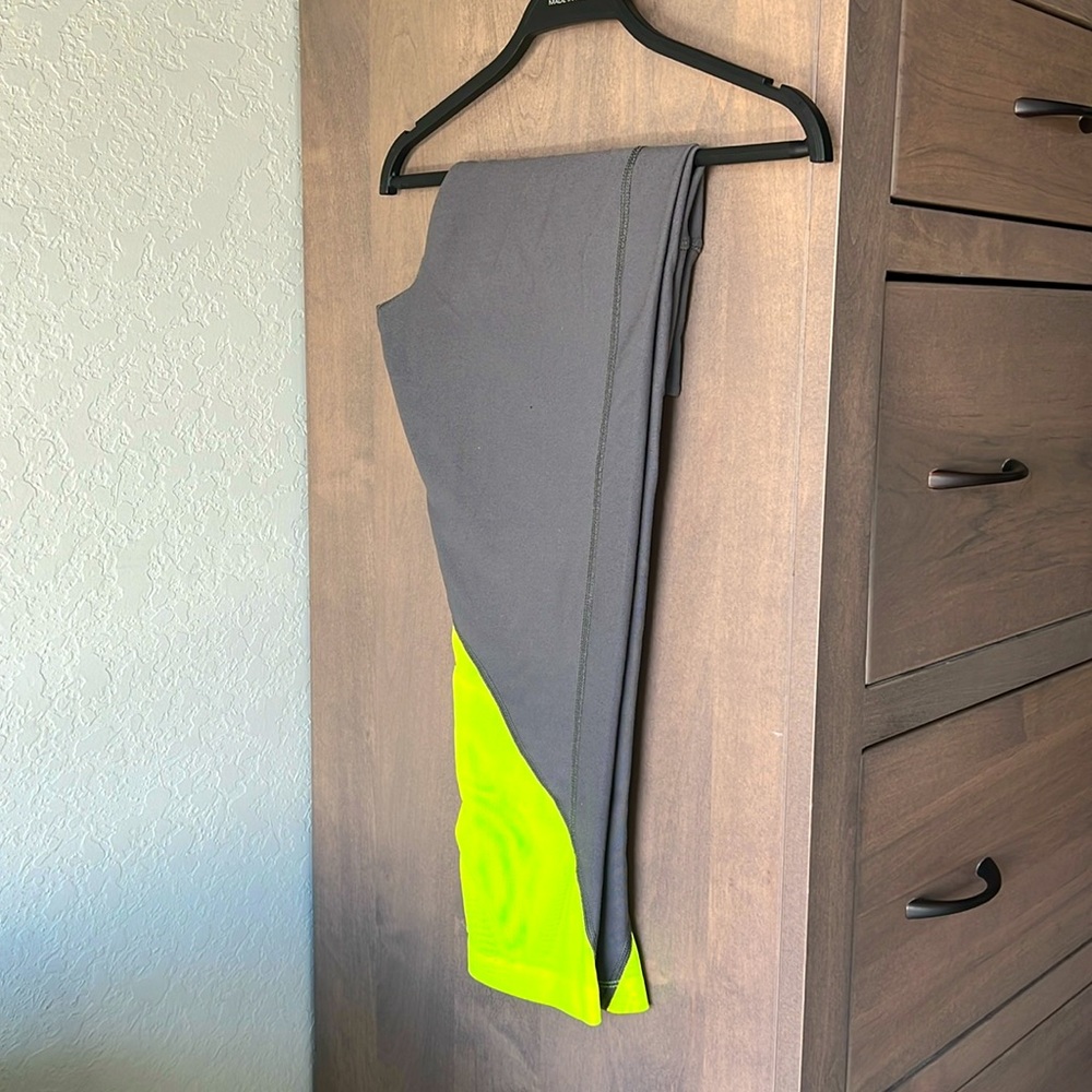 Nike Grey and Neon yellow Cropped Leggings sz medium